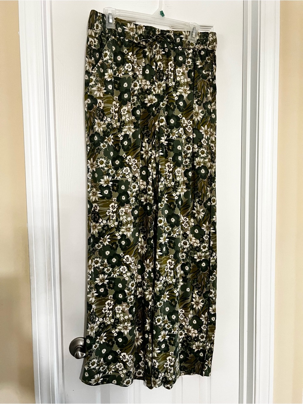 Kohl's Olive Green & Ivory Floral Wide-Leg, High Rise, Pull-on Pant.